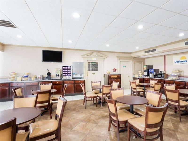 Days Inn By Wyndham Goldsboro Exterior foto