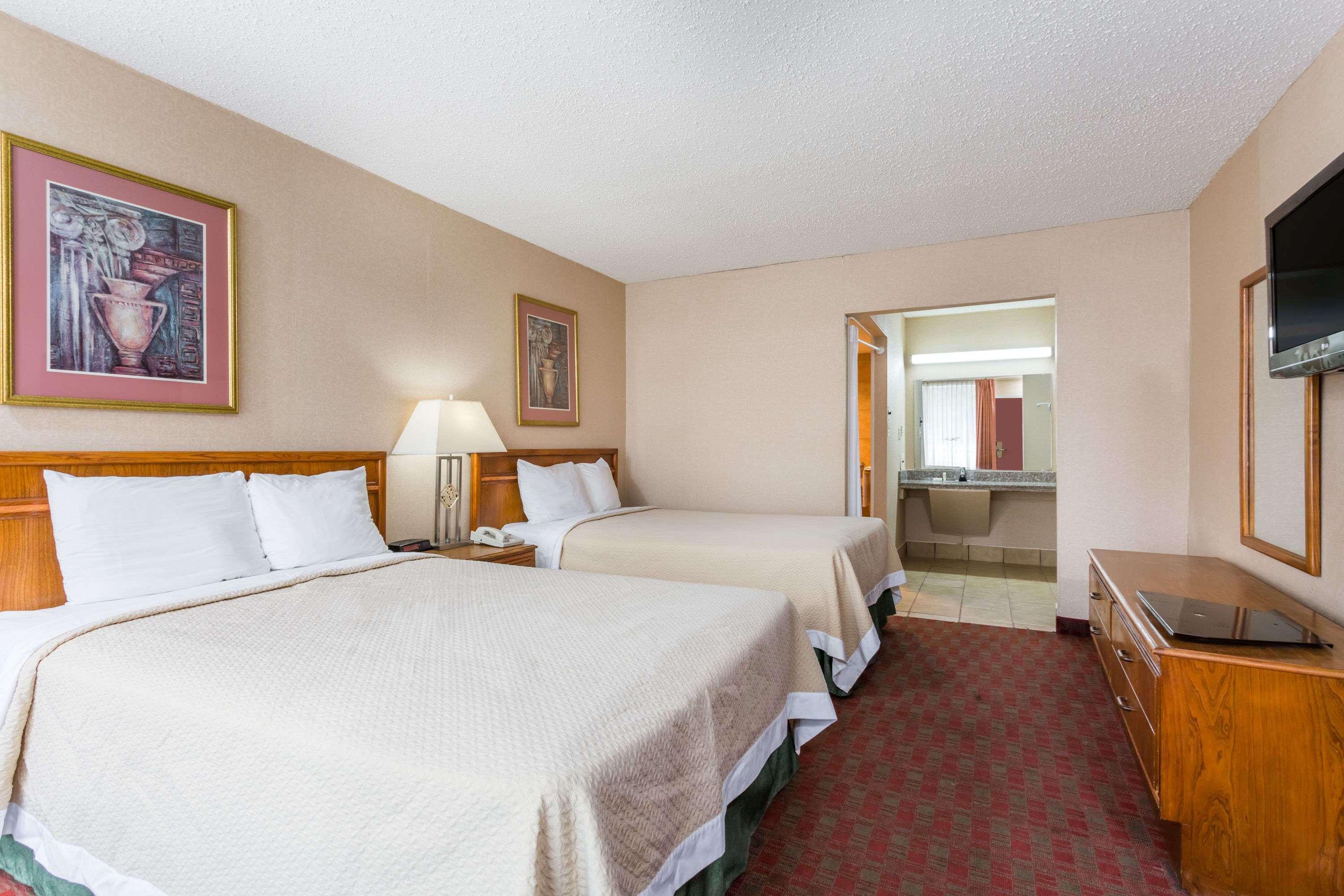 Days Inn By Wyndham Goldsboro Exterior foto