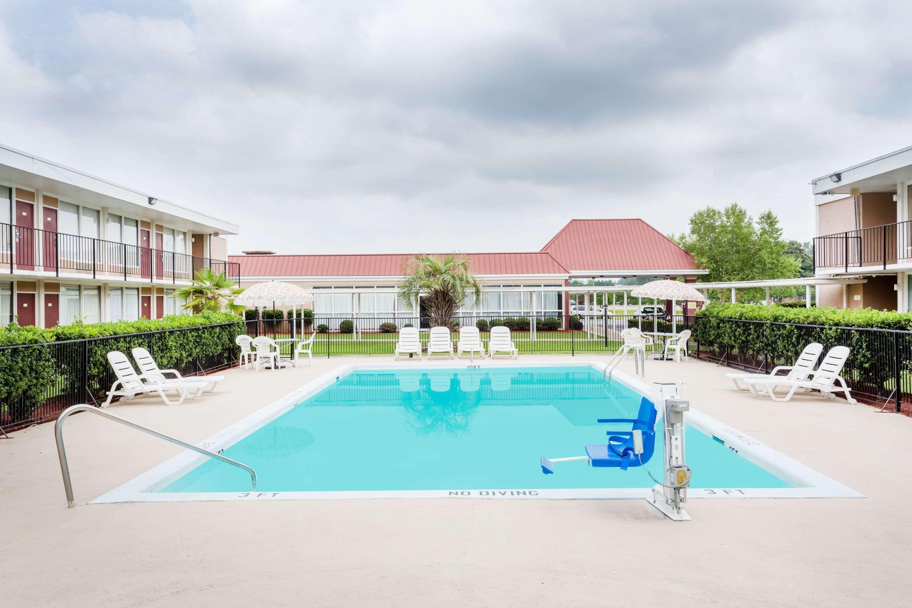 Days Inn By Wyndham Goldsboro Exterior foto