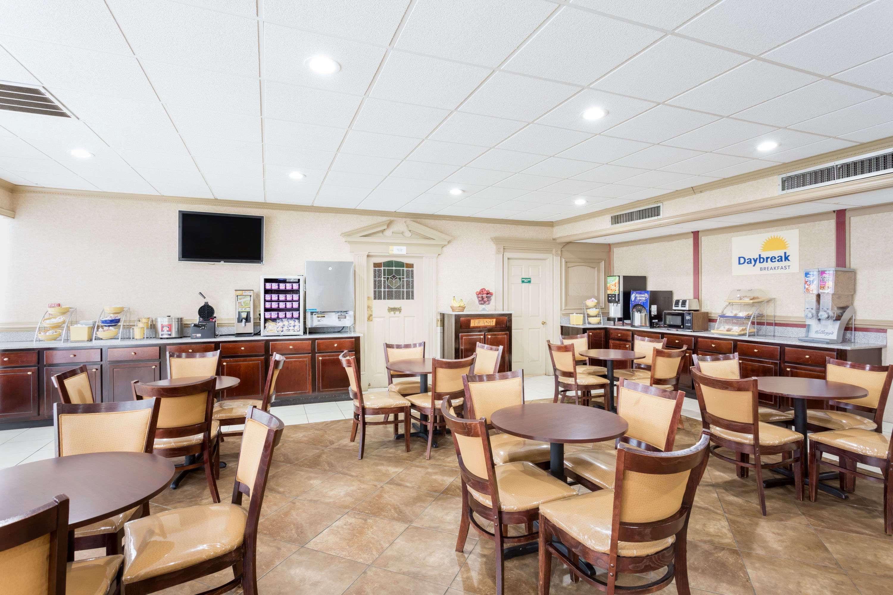Days Inn By Wyndham Goldsboro Exterior foto