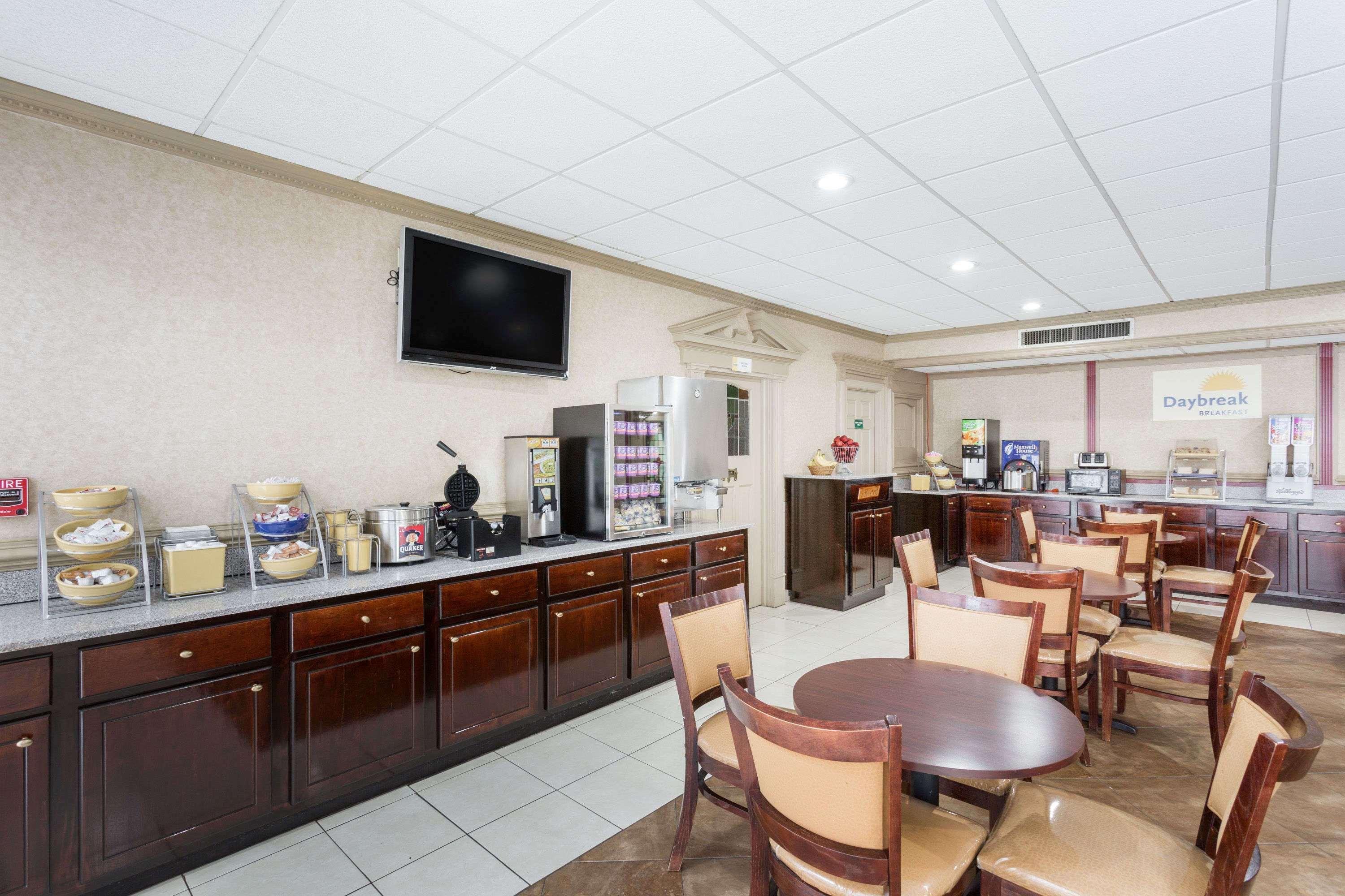 Days Inn By Wyndham Goldsboro Exterior foto